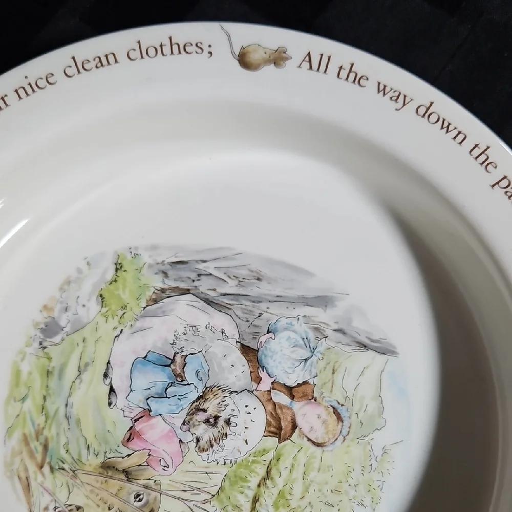 Wedgwood's Beatrix Potter - Mrs Tiggy-Winkle Porcelain Porringer Rimmed Bowl - Picture 10 of 10